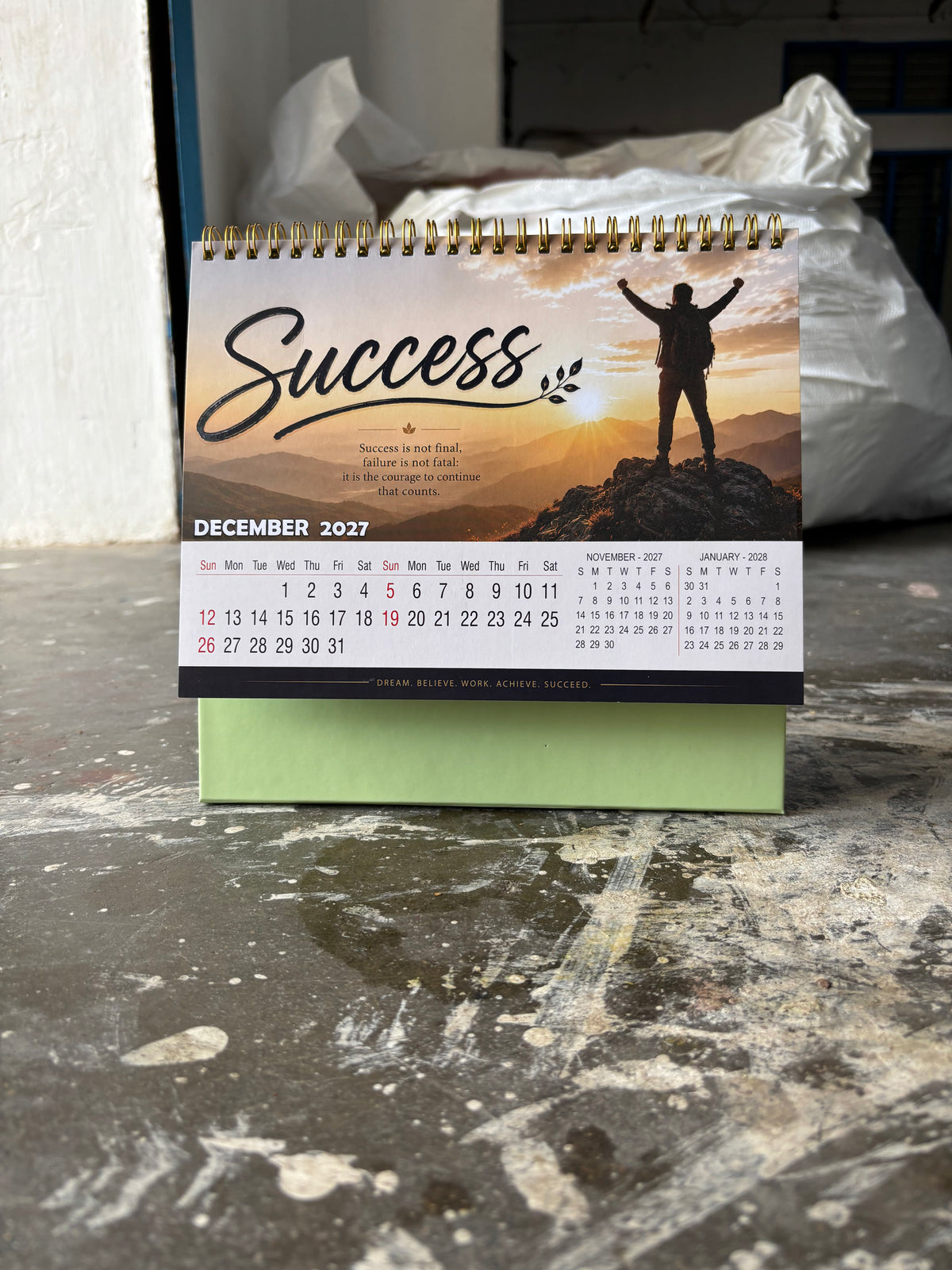 Eleganza 04 Table Calendar 2027